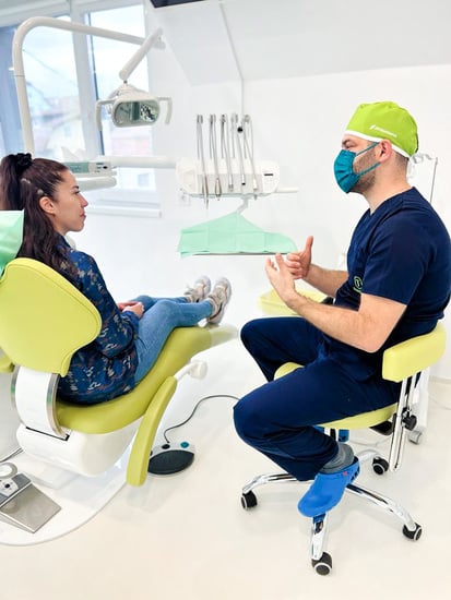 consultatie chirurgie dentist Implanturi dentare